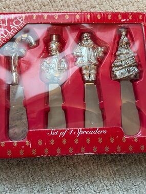 Wallace Silversmith 4 Christmas Holiday Spreaders - Silver Plated Vintage